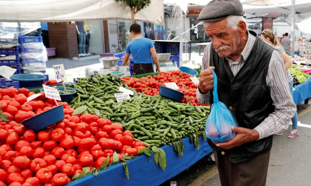 Επί "ποδός πολέμου" η Τουρκία για να σώσει την κατρακύλα της λίρας